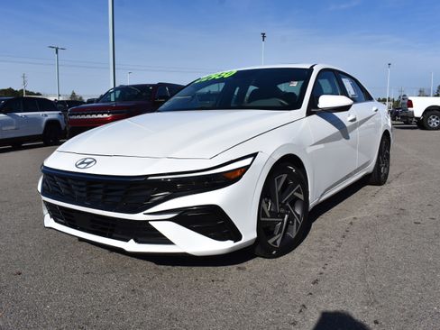 Used 2025 Hyundai Elantra SEL image 5