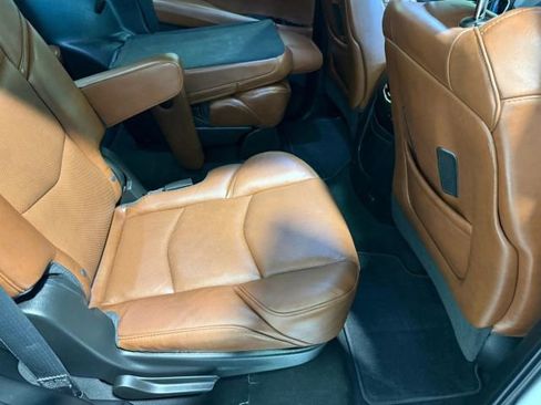 Used 2018 Cadillac Escalade Premium Luxury AWD/4WD image 33