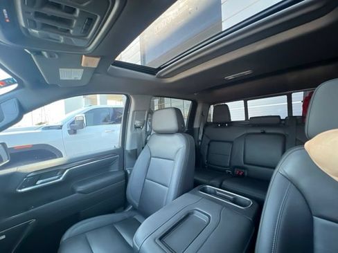 Used 2022 Chevrolet Silverado 1500 LT Trail Boss w/ LT Trail Boss Premium Package AWD/4WD image 6
