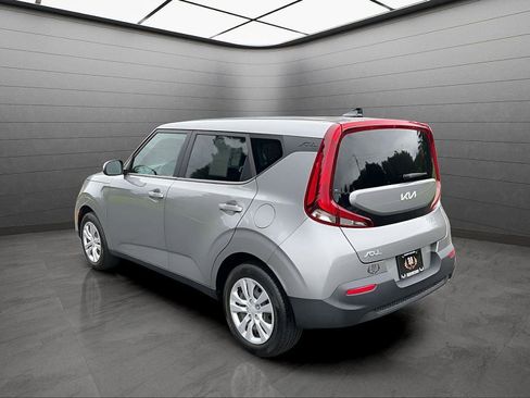 Used 2022 Kia Soul LX image 4