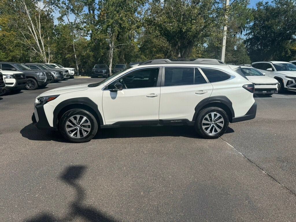Used 2025 Subaru Outback Premium AWD/4WD image 2
