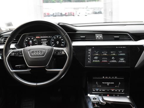 Used 2021 Audi e-tron Premium Plus w/ Premium Plus Package image 30