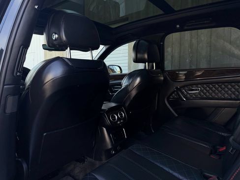 Used 2017 Bentley Bentayga AWD/4WD image 13