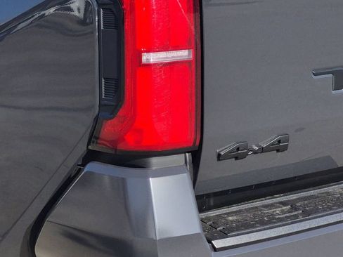 Certified 2025 Toyota Tacoma SR5 AWD/4WD image 28