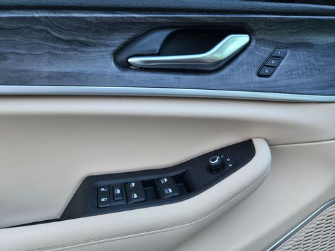 Used 2022 Jeep Grand Cherokee Limited image 23