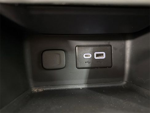 Certified 2023 GMC Acadia SLE w/ Driver Convenience Package image 31