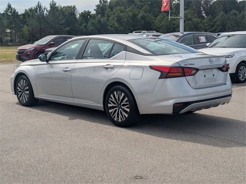 Used 2024 Nissan Altima 2.5 SV image 5