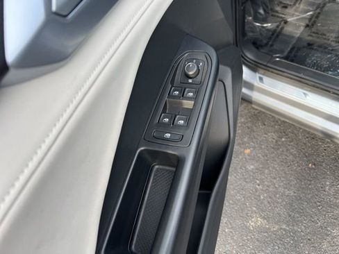 Used 2025 Volkswagen Taos SE image 12