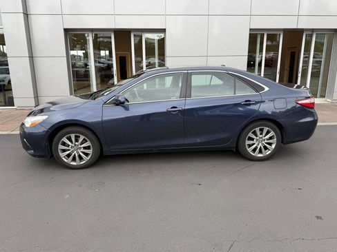Used 2017 Toyota Camry XLE FWD image 9
