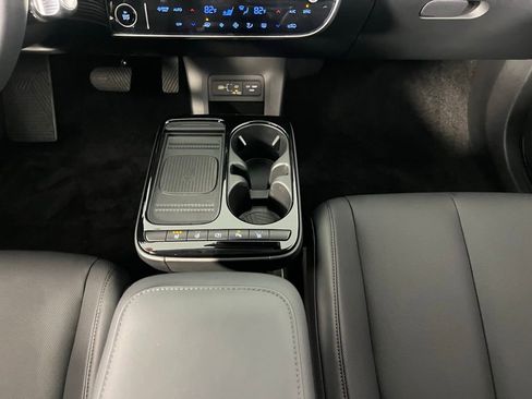 Used 2025 Hyundai Ioniq 5 SEL image 17