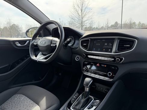 Used 2019 Hyundai Ioniq Plug-In Hybrid image 20