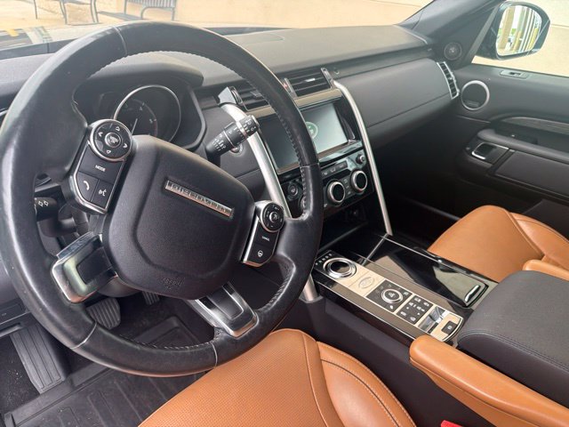 Used 2017 Land Rover Discovery HSE AWD/4WD image 13