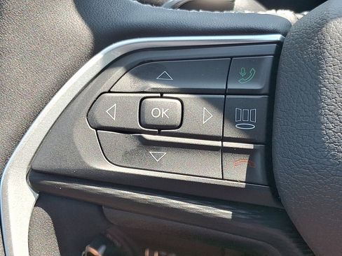 New 2025 Jeep Grand Cherokee L Altitude image 15