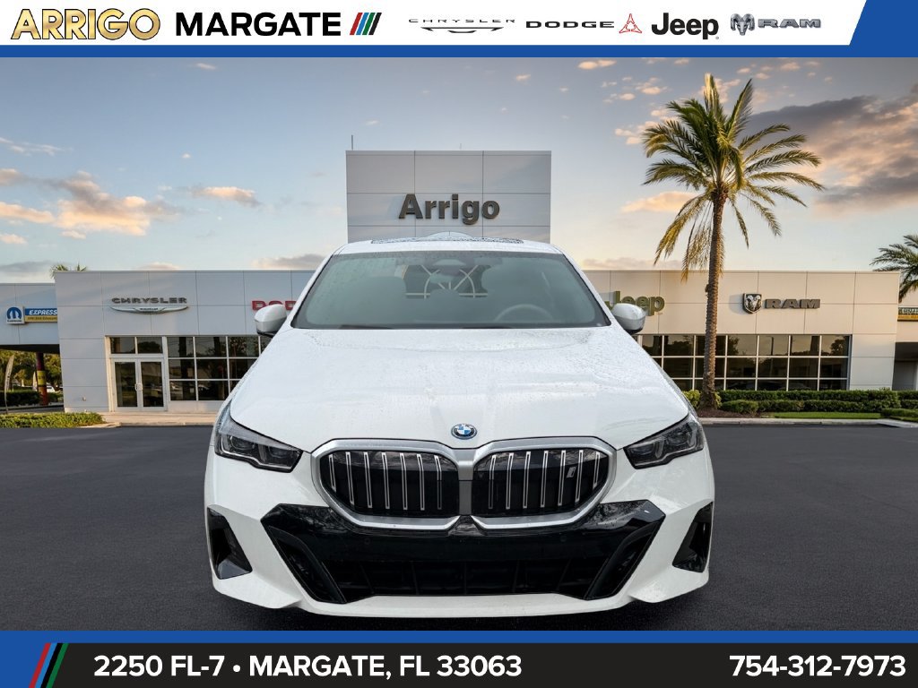 Used 2025 BMW i5 xDrive40 w/ M Sport Package AWD/4WD image 2
