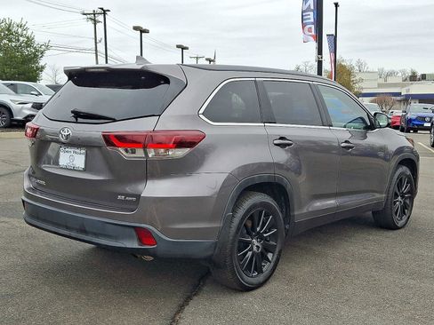Used 2019 Toyota Highlander SE image 6