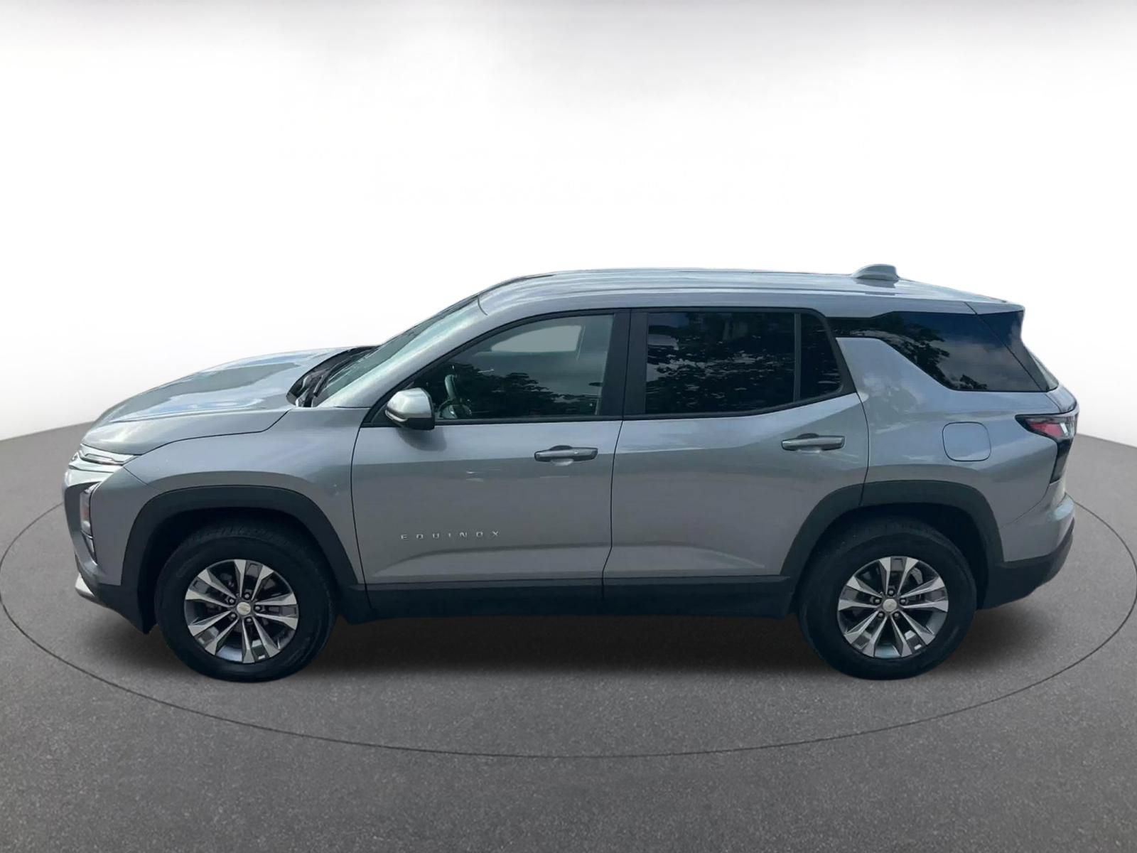Used 2025 Chevrolet Equinox LT FWD image 8
