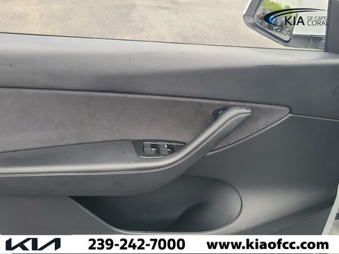 Used 2022 Tesla Model Y Performance AWD/4WD image 23