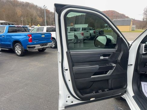 Used 2023 Toyota Sequoia Platinum image 10