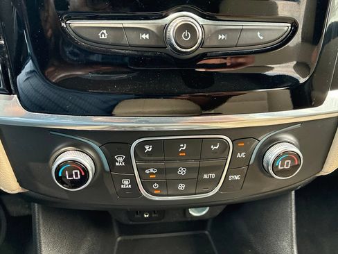 Used 2022 Chevrolet Traverse LS FWD image 31
