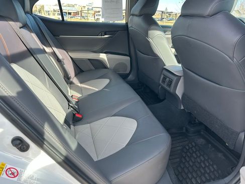 Used 2018 Toyota Camry XLE image 14