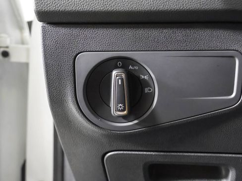 Used 2019 Volkswagen Tiguan SE w/ Panoramic Sunroof Package image 27