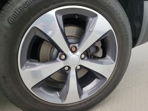 Used 2019 Jeep Cherokee Limited image 31