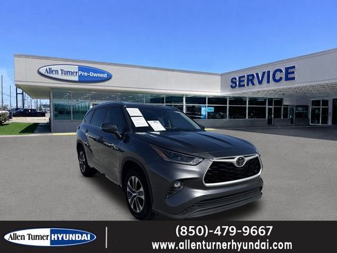 Used 2021 Toyota Highlander XLE FWD image 1