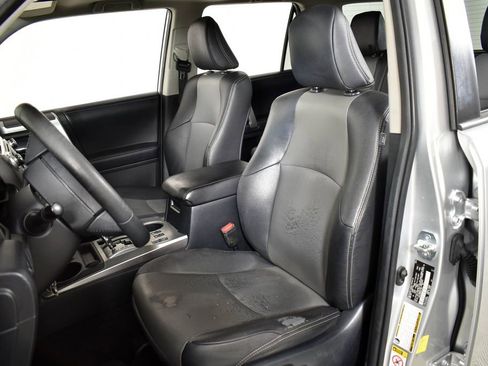 Used 2019 Toyota 4Runner SR5 Premium image 10