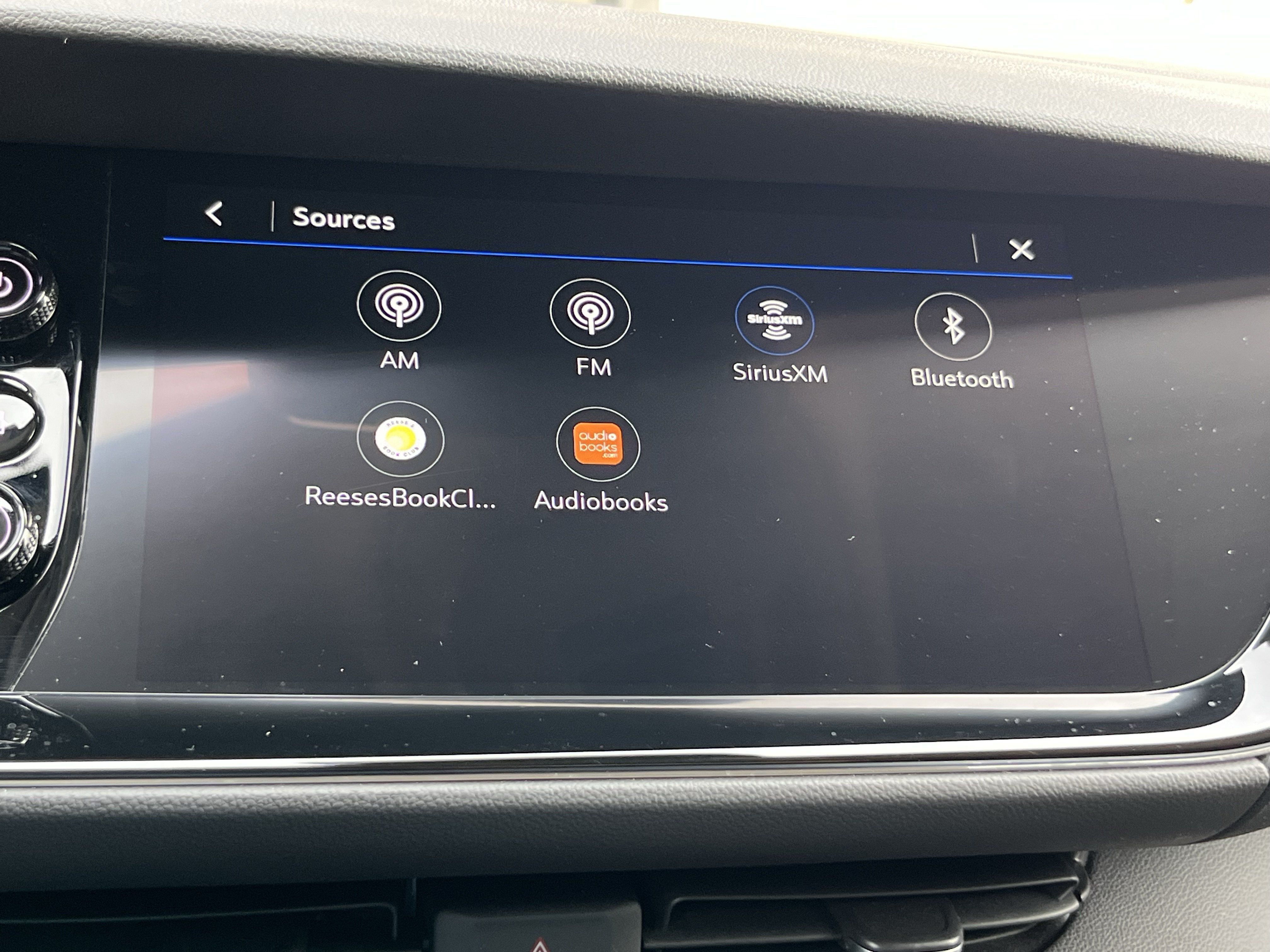 Used 2023 Buick Envision Avenir AWD/4WD image 33