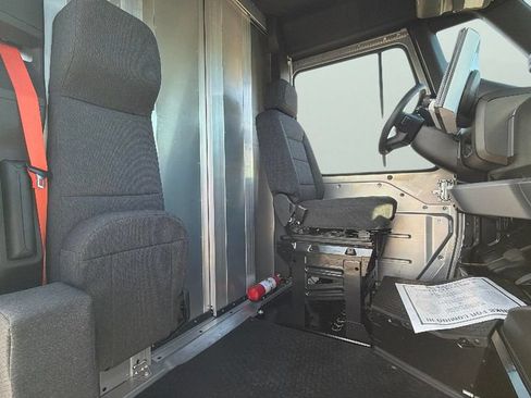 Used 2024 Chevrolet Brightdrop 400 w/ Commercial Equipment Package AWD/4WD image 34