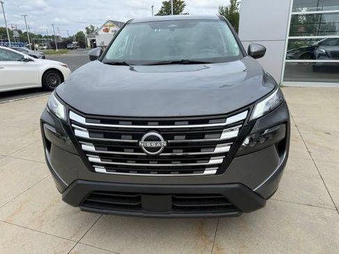 Used 2025 Nissan Rogue SV AWD/4WD image 2