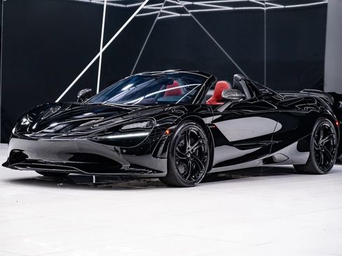 Used 2024 McLaren 750S Spider RWD image 2