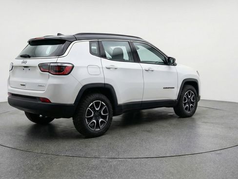 Used 2025 Jeep Compass Trailhawk AWD/4WD image 9