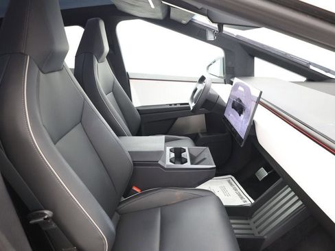 Used 2024 Tesla Cybertruck AWD Crew Cab image 28