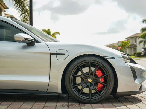 Used 2024 Porsche Taycan GTS image 11
