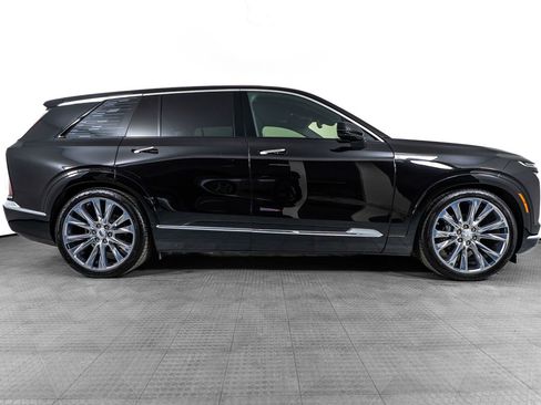 Used 2026 Cadillac Vistiq Premium Luxury w/ LPO, Floor Liner Package AWD/4WD image 6