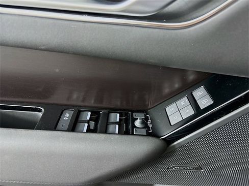 New 2026 Land Rover Range Rover Velar Dynamic SE image 18
