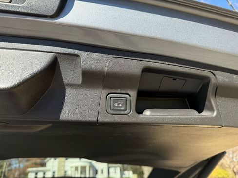 Used 2020 GMC Acadia SLT w/ Driver Alert Package II image 33