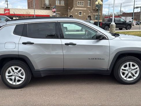 Used 2021 Jeep Compass Sport FWD image 4