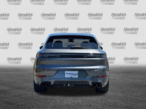 Used 2025 Porsche Cayenne GTS AWD/4WD image 6