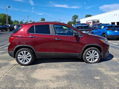 Used 2017 Chevrolet Trax Premier w/ Driver Confidence II Package AWD/4WD image 7