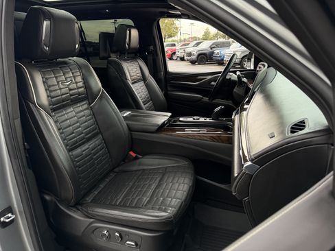 Used 2023 Cadillac Escalade Sport Platinum w/ LPO, ONYX Package AWD/4WD image 34