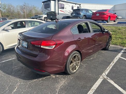 Used 2017 Kia Forte LX image 3