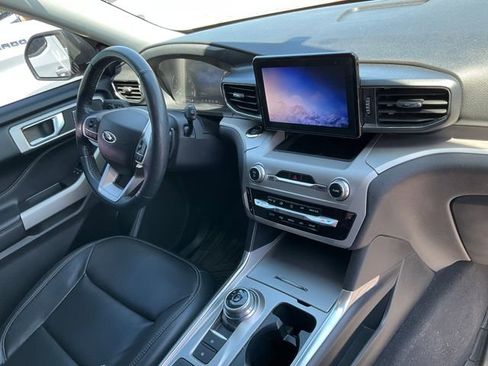 Used 2020 Ford Explorer XLT w/ Equipment Group 202A image 10