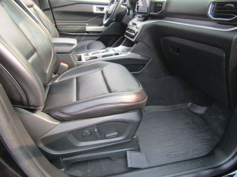 Certified 2023 Ford Explorer XLT w/ Equipment Group 202A AWD/4WD image 12