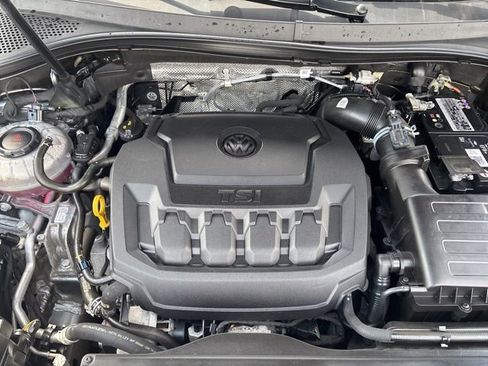 Used 2022 Volkswagen Tiguan SE image 35