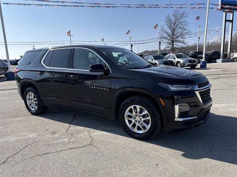 Used 2022 Chevrolet Traverse LS image 7