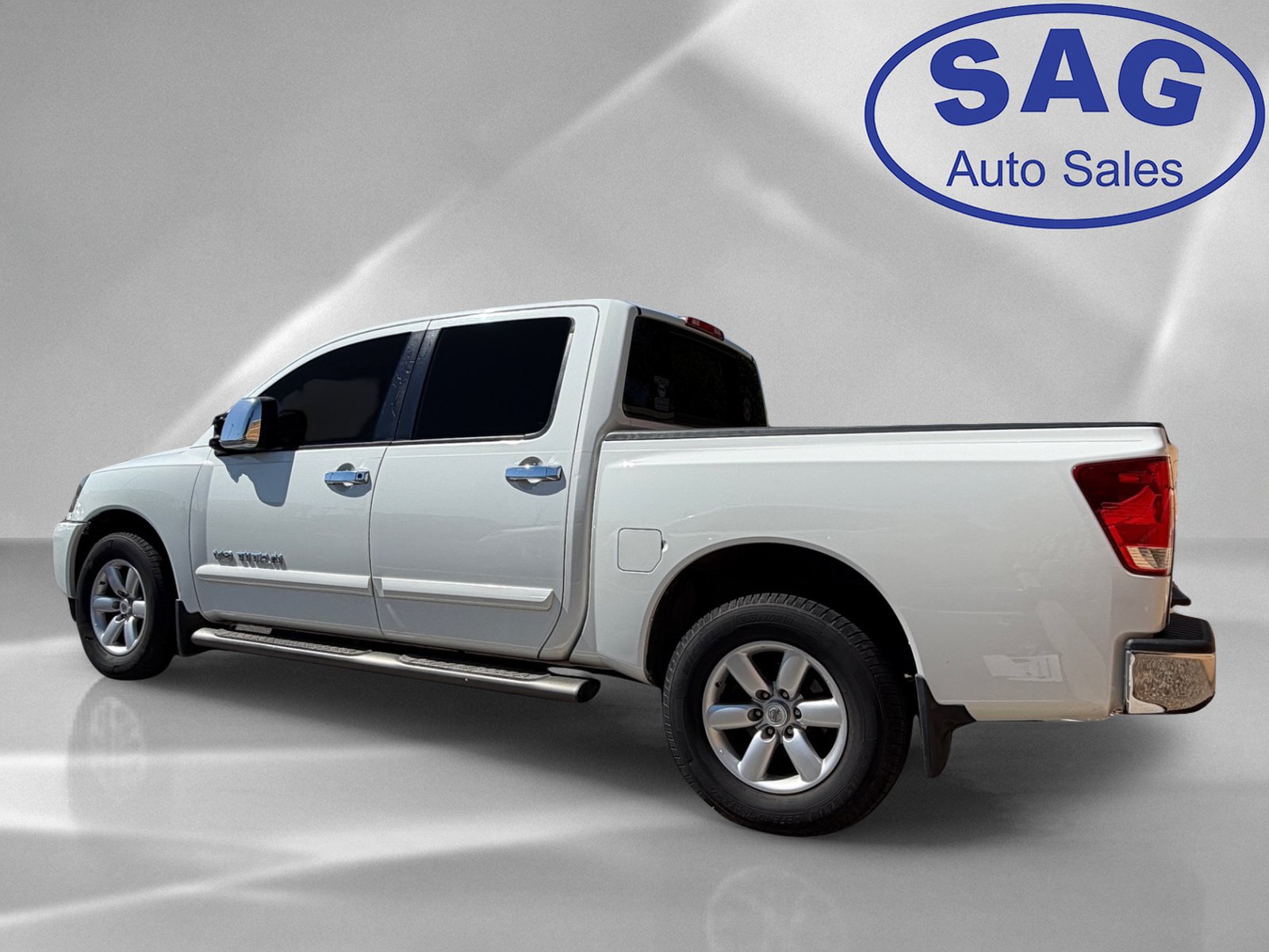 Used 2014 Nissan Titan SV w/ SV Value Truck Package RWD image 4