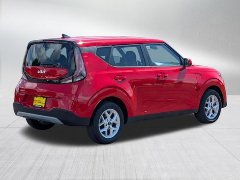 Certified 2025 Kia Soul LX w/ LX Technology Package FWD image 7