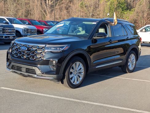 Certified 2025 Ford Explorer Platinum w/ LUX Leather Package image 8